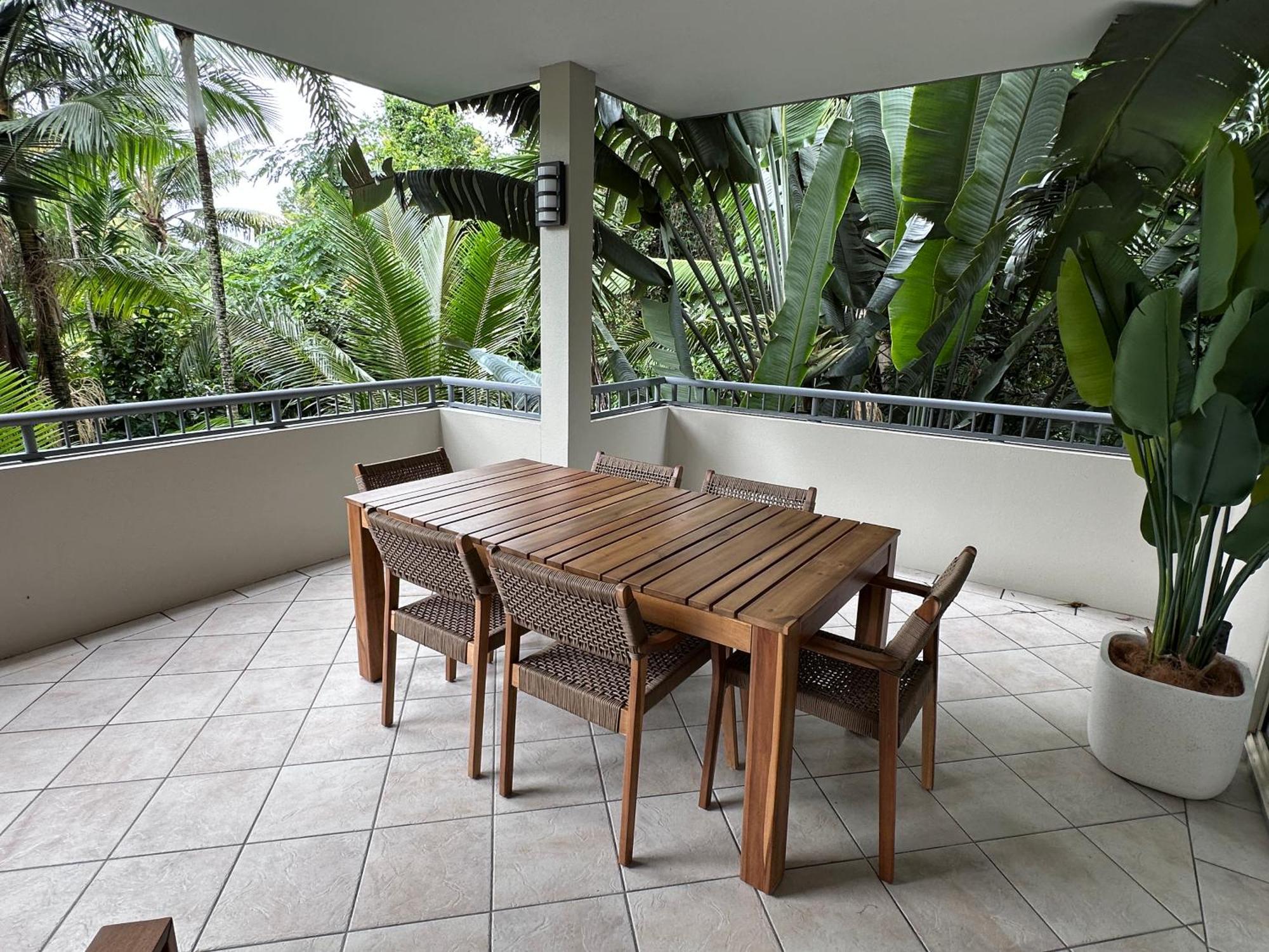 Oasis At Palm Cove Aparthotel Exterior foto